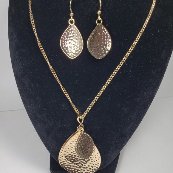 Gold Hammered Teardrop Jewelry Set | Elegant Pendant Necklace & Dangle Earrings - Picture 7 of 11